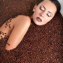Read more about the article 5 ways coffee can boost your skin AND your mood!